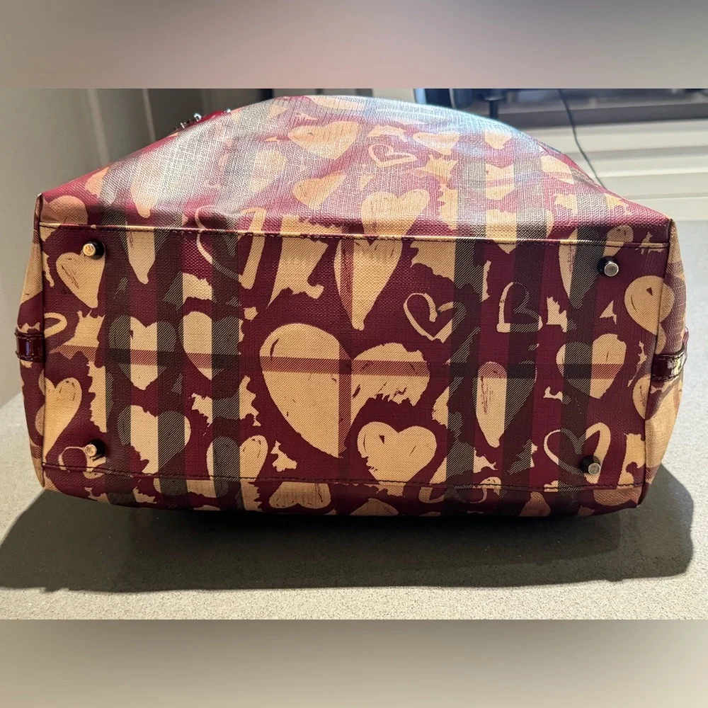 Burberry Valentine Limited Edition Hearts Tote - Picture 5 of 8